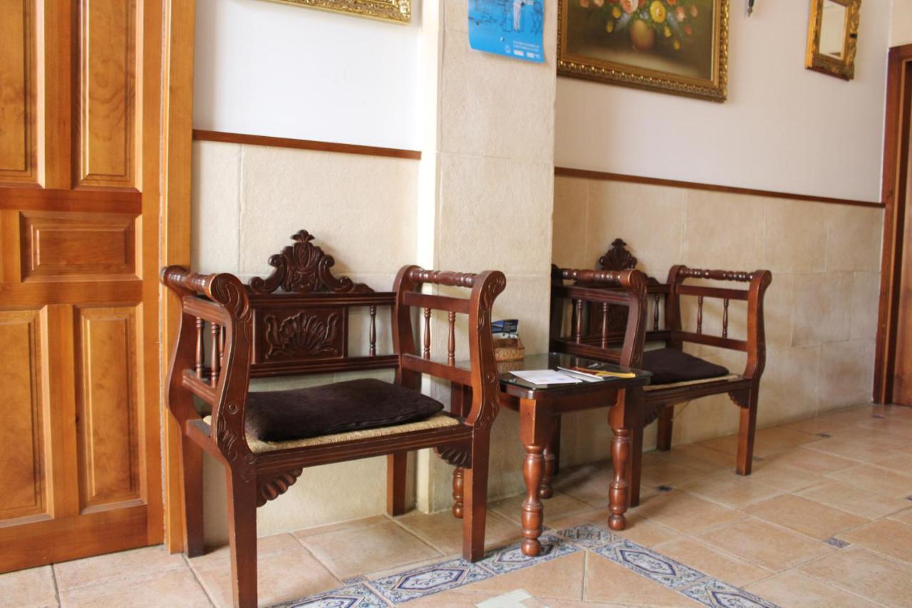 Hotel La Villa Requena Bagian luar foto