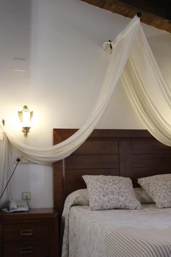 Hotel La Villa Requena Bagian luar foto