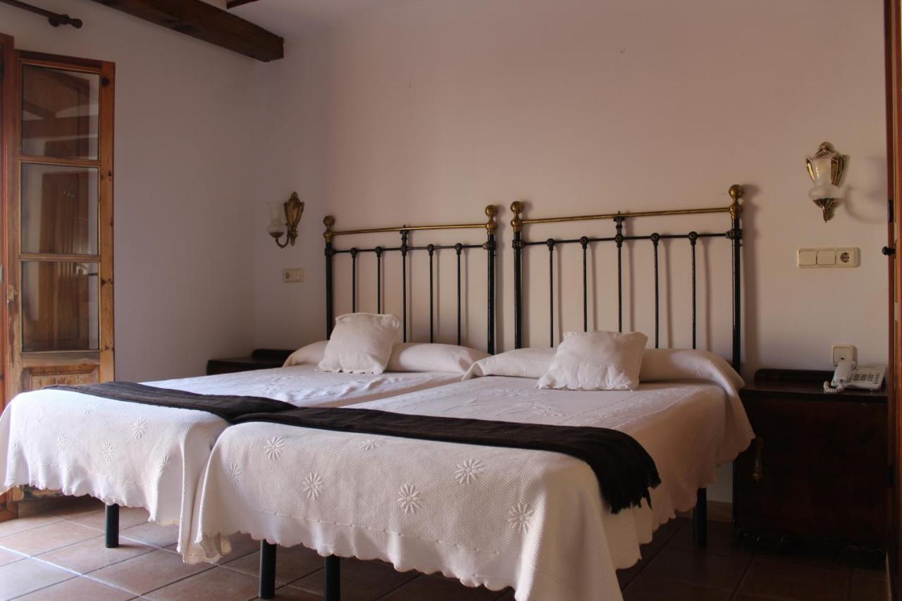 Hotel La Villa Requena Bagian luar foto