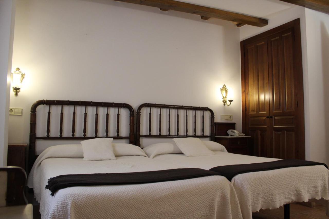 Hotel La Villa Requena Bagian luar foto