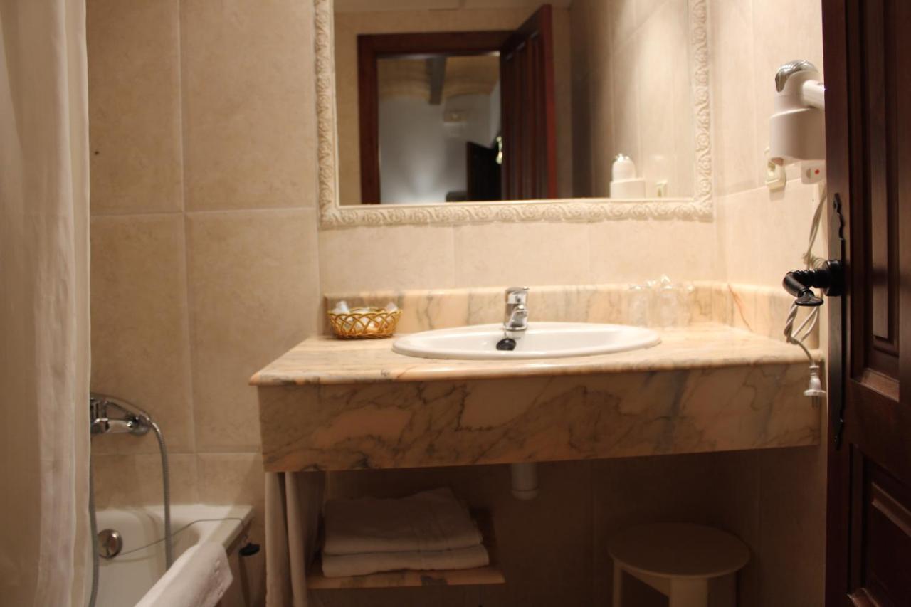 Hotel La Villa Requena Bagian luar foto