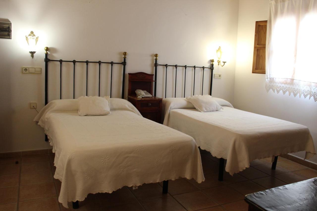Hotel La Villa Requena Bagian luar foto