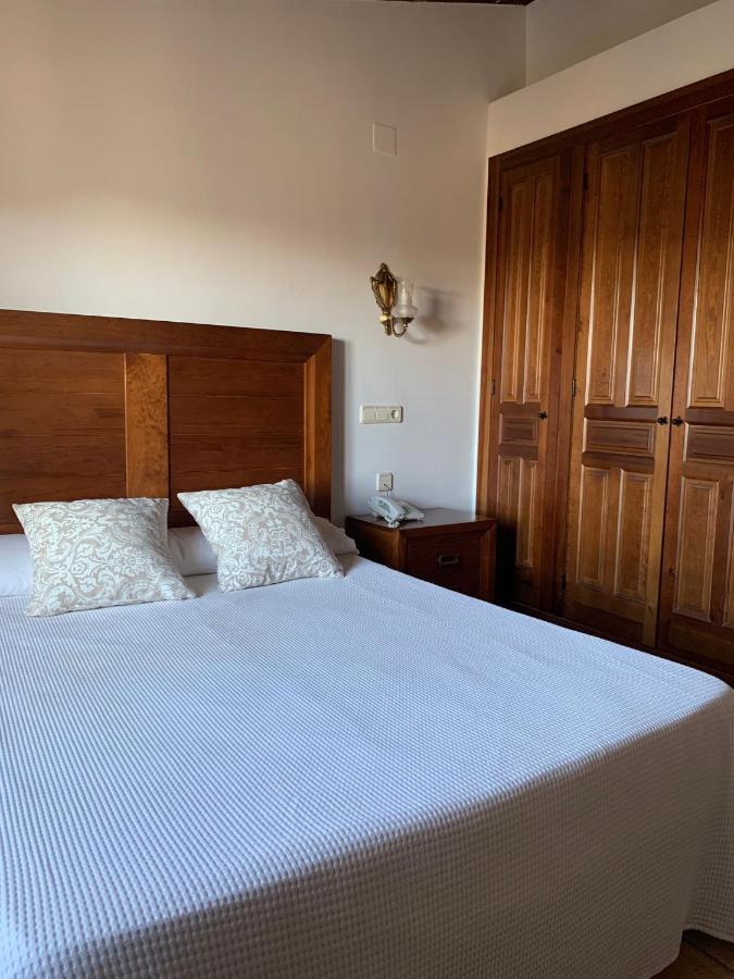 Hotel La Villa Requena Bagian luar foto