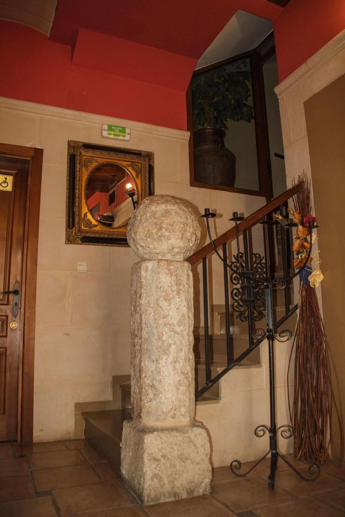 Hotel La Villa Requena Bagian luar foto